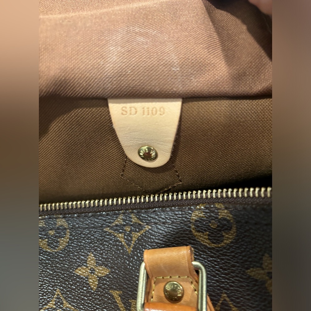 ⭐️ Authentic Louis Vuitton Speedy 35 in Monogram ⭐️ - Picture 8 of 11